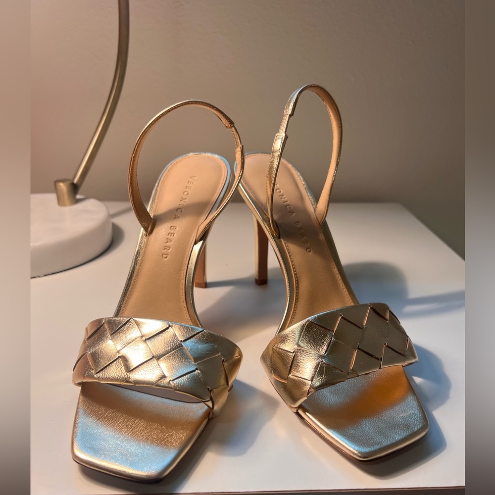 Beautiful Gold Veronica Beard Slingback Heel